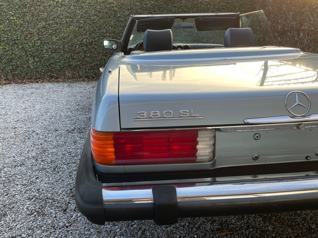 Mercedes 380 SL Cabrio R107 + Hardtop in Diamond Blue Metallic 1985 +MB Data +History