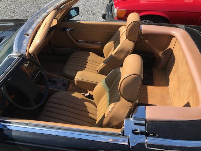 Mercedes 560 SL R107 Roadster 1988 Only 97939Miles with Carfax ! Super Clean Classic