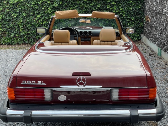 Mercedes 380 SL R107 Roadster Orient red /Leather light brown ( 2 Owners the were brothers)