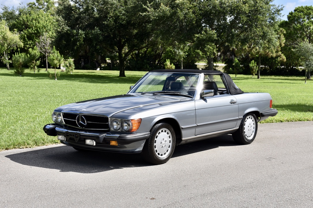 TURN KEY, ALL ORIGINAL PEARL GREY METALLIC 560SL, READY TO BE ENJOYED.